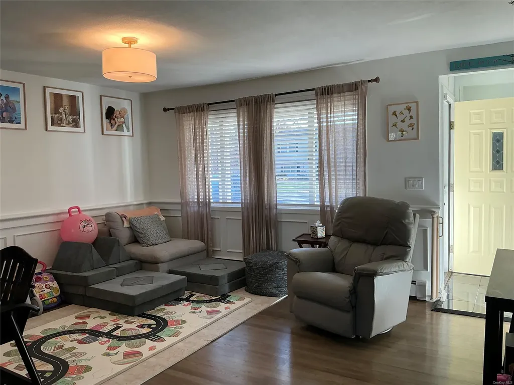 98 Forrest Avenue Shirley NY 11967
