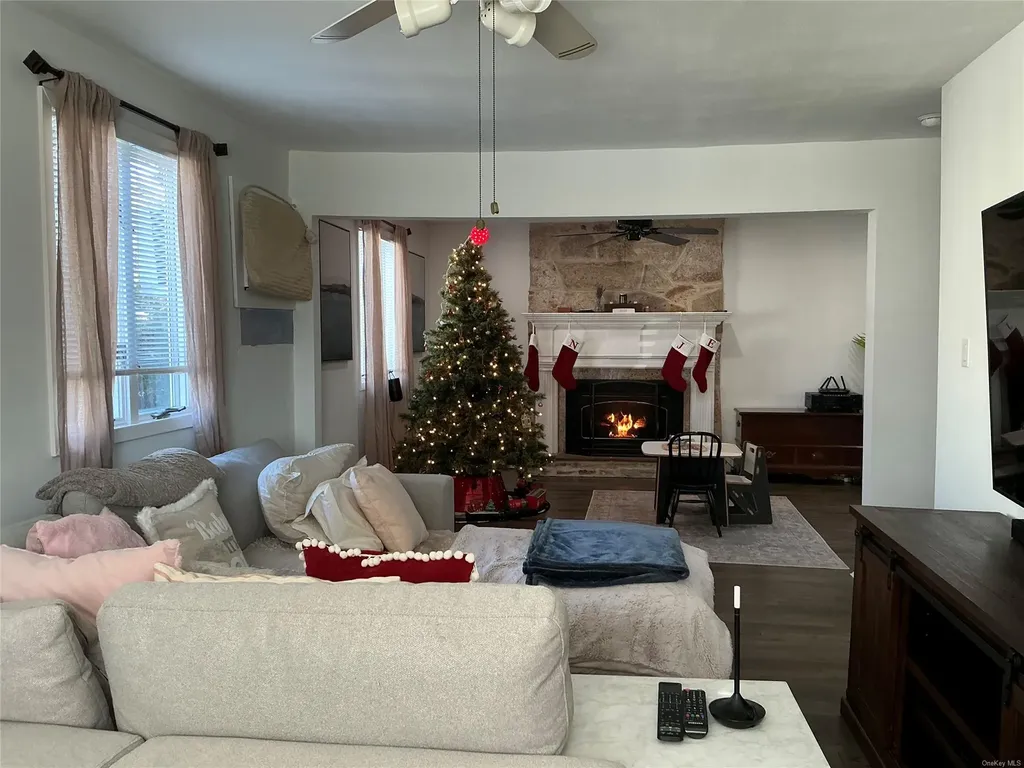 98 Forrest Avenue Shirley NY 11967