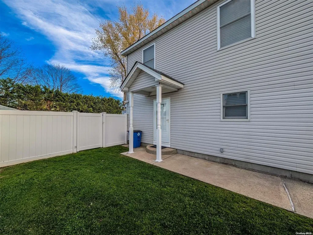 165 Mohawk Avenue Deer Park NY 11729