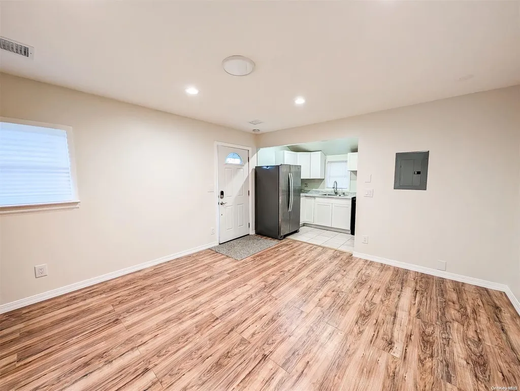 165 Mohawk Avenue Deer Park NY 11729
