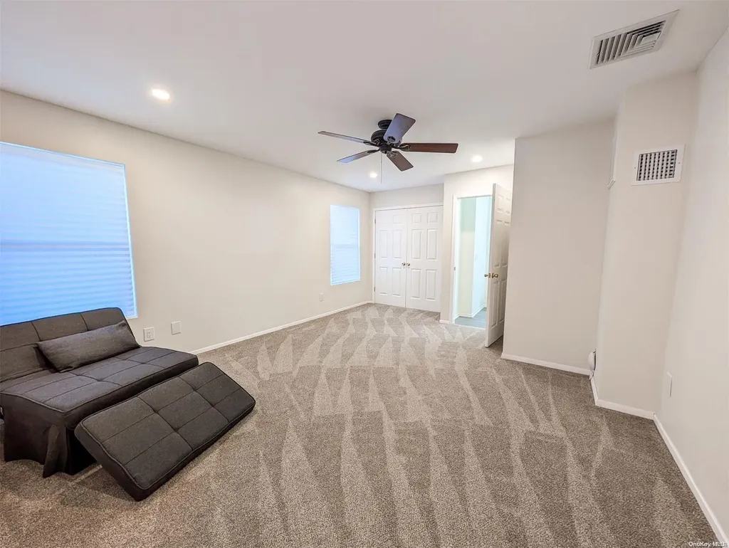165 Mohawk Avenue Deer Park NY 11729