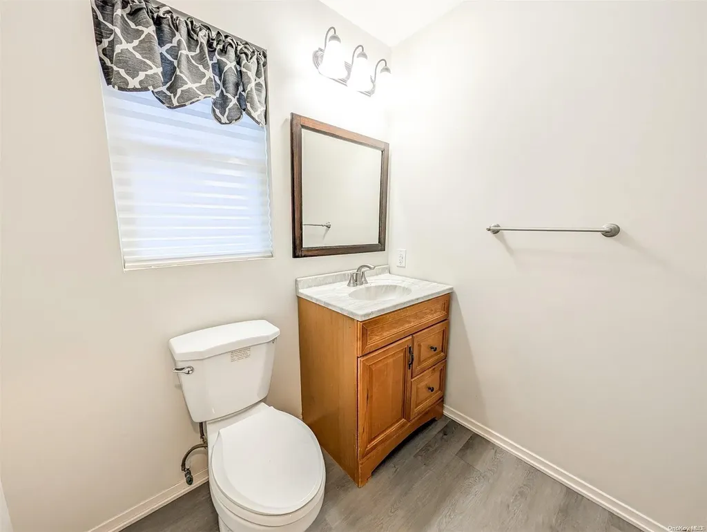 165 Mohawk Avenue Deer Park NY 11729