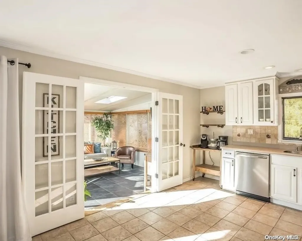 6 Nehring Avenue Babylon NY 11702