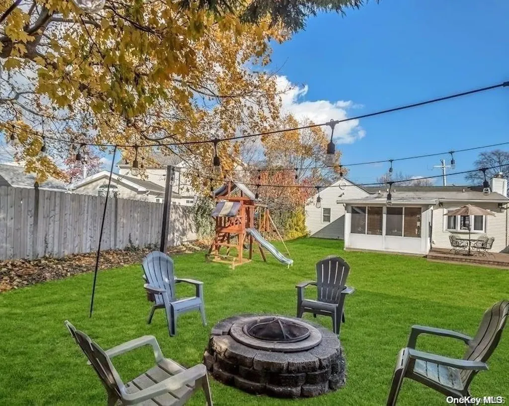 6 Nehring Avenue Babylon NY 11702