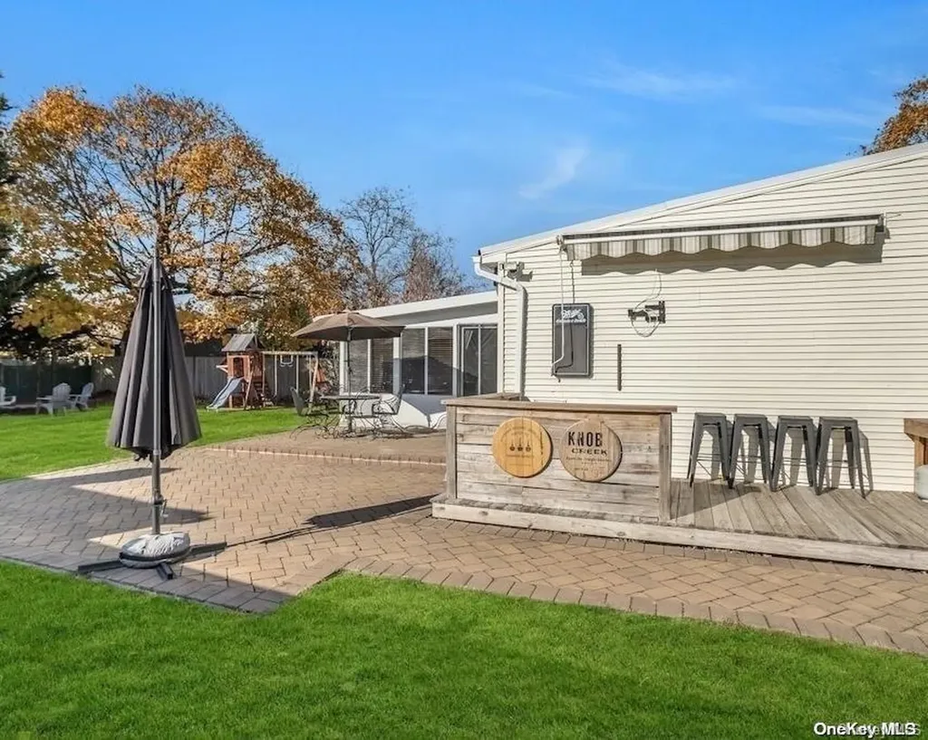 6 Nehring Avenue Babylon NY 11702