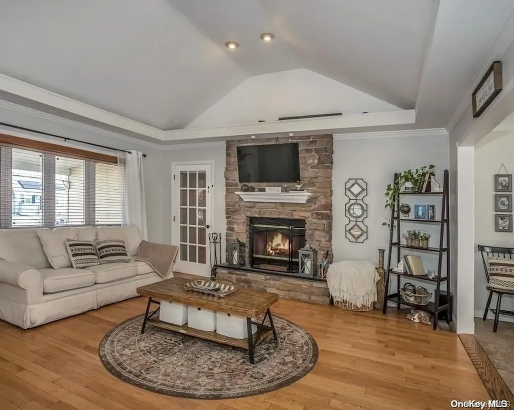 6 Nehring Avenue Babylon NY 11702