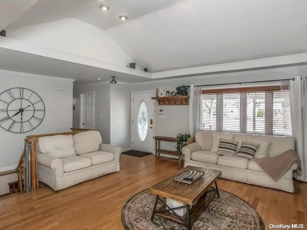 6 Nehring Avenue Babylon NY 11702