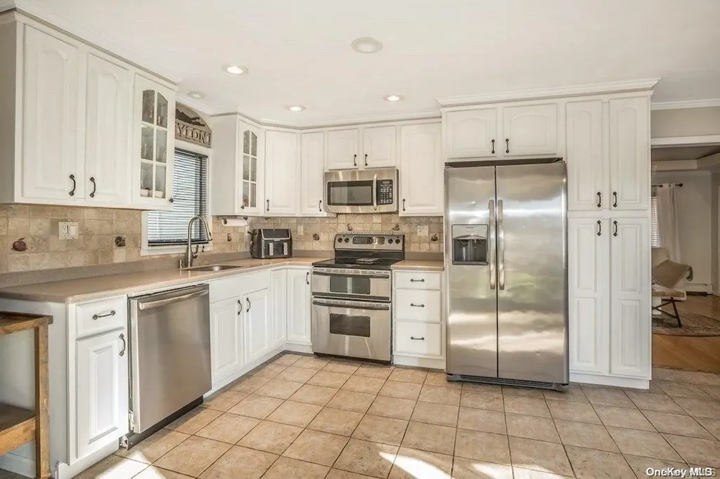 6 Nehring Avenue Babylon NY 11702
