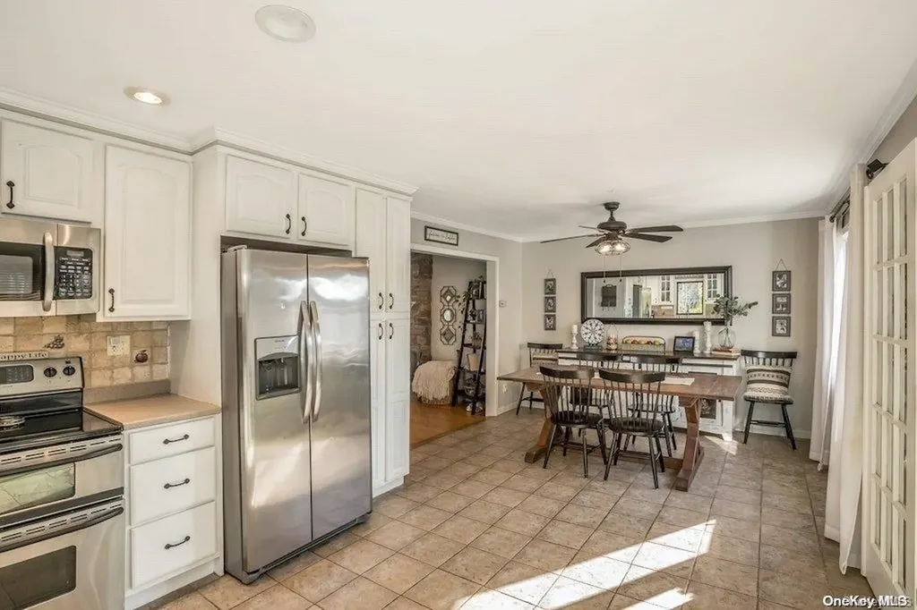 6 Nehring Avenue Babylon NY 11702