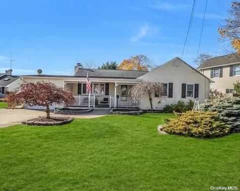 6 Nehring Avenue Babylon NY 11702