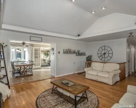 6 Nehring Avenue Babylon NY 11702