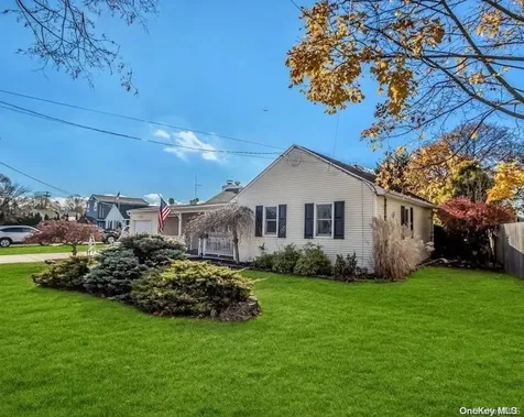 6 Nehring Avenue Babylon NY 11702