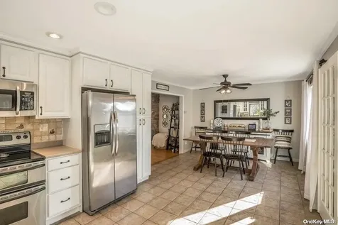 6 Nehring Avenue Babylon NY 11702