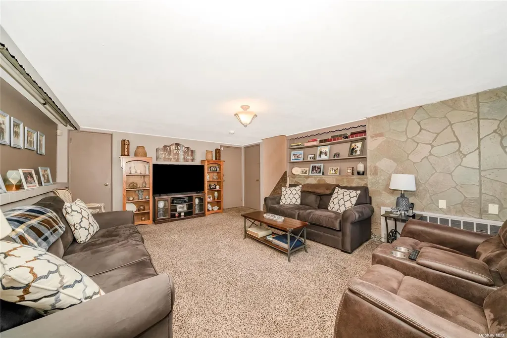 102 Bud Lane Levittown NY 11756