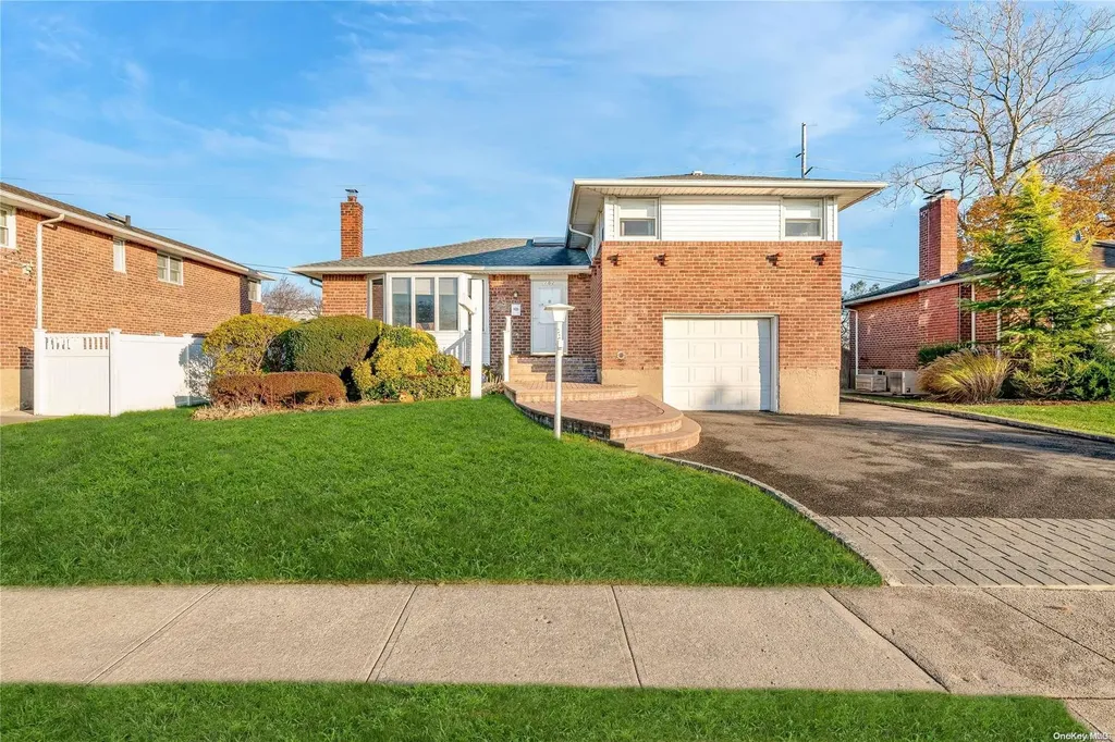 102 Bud Lane Levittown NY 11756