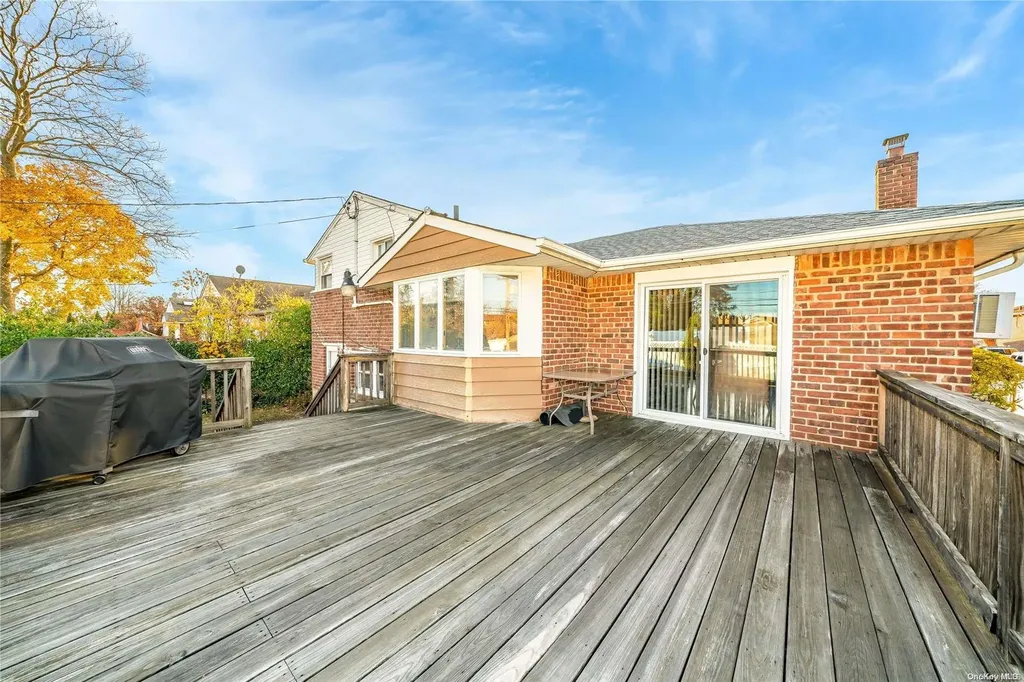 102 Bud Lane Levittown NY 11756
