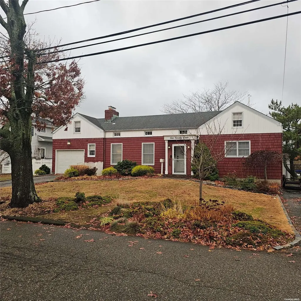 124 Mayhew Avenue Babylon NY 11702