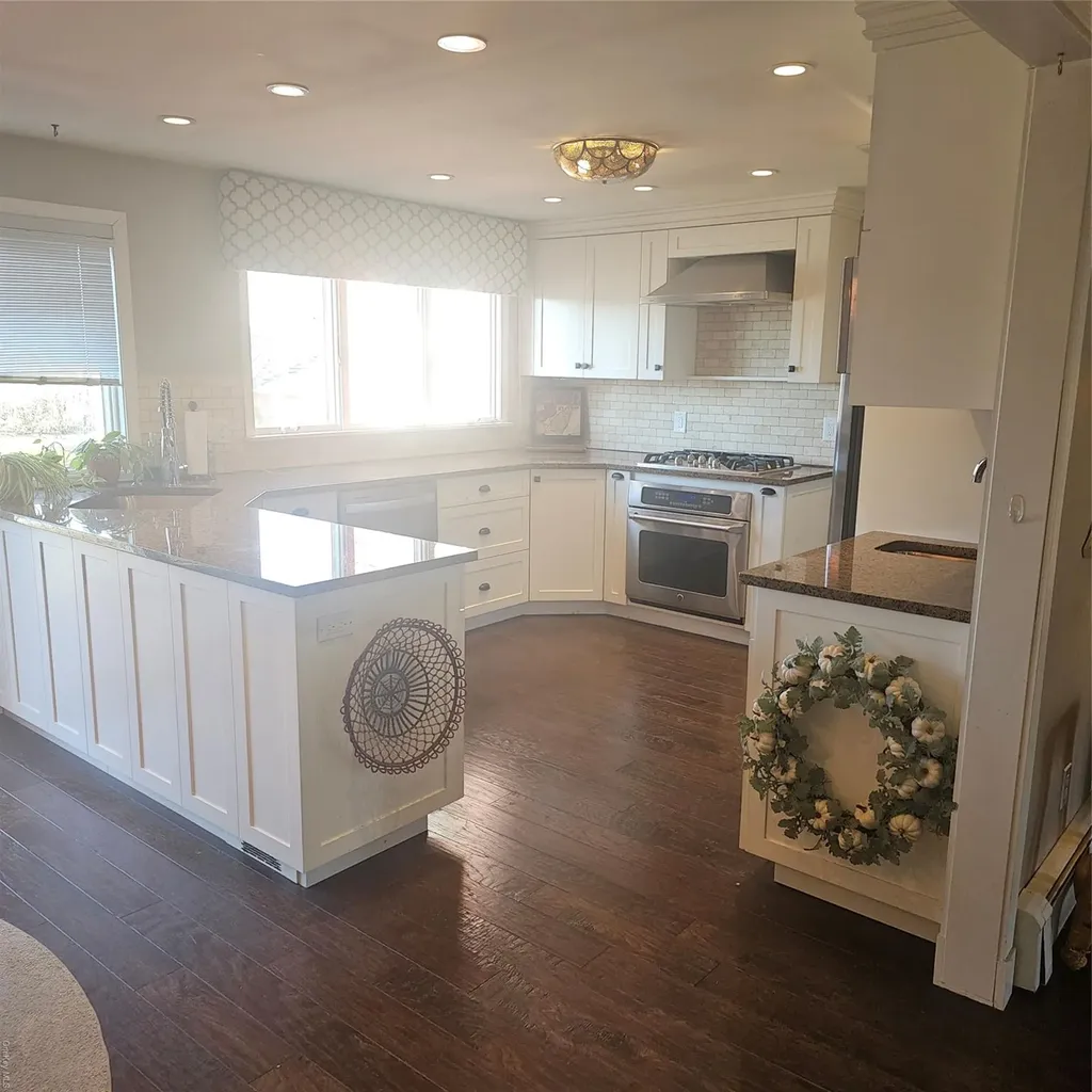 124 Mayhew Avenue Babylon NY 11702