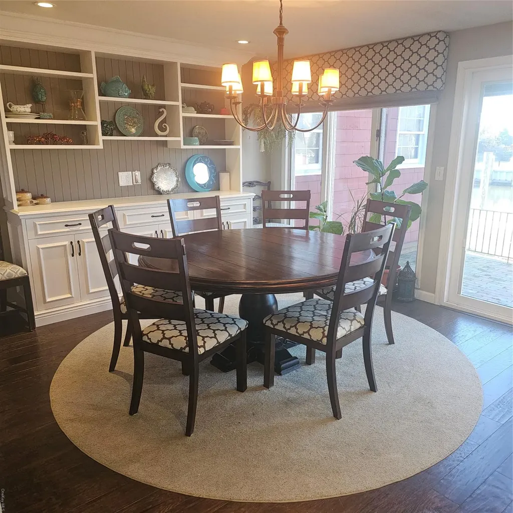 124 Mayhew Avenue Babylon NY 11702