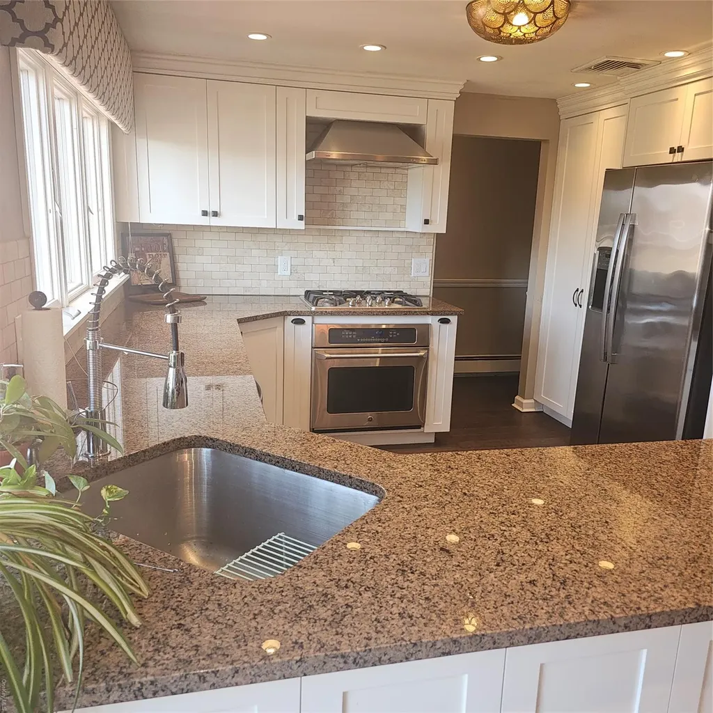 124 Mayhew Avenue Babylon NY 11702