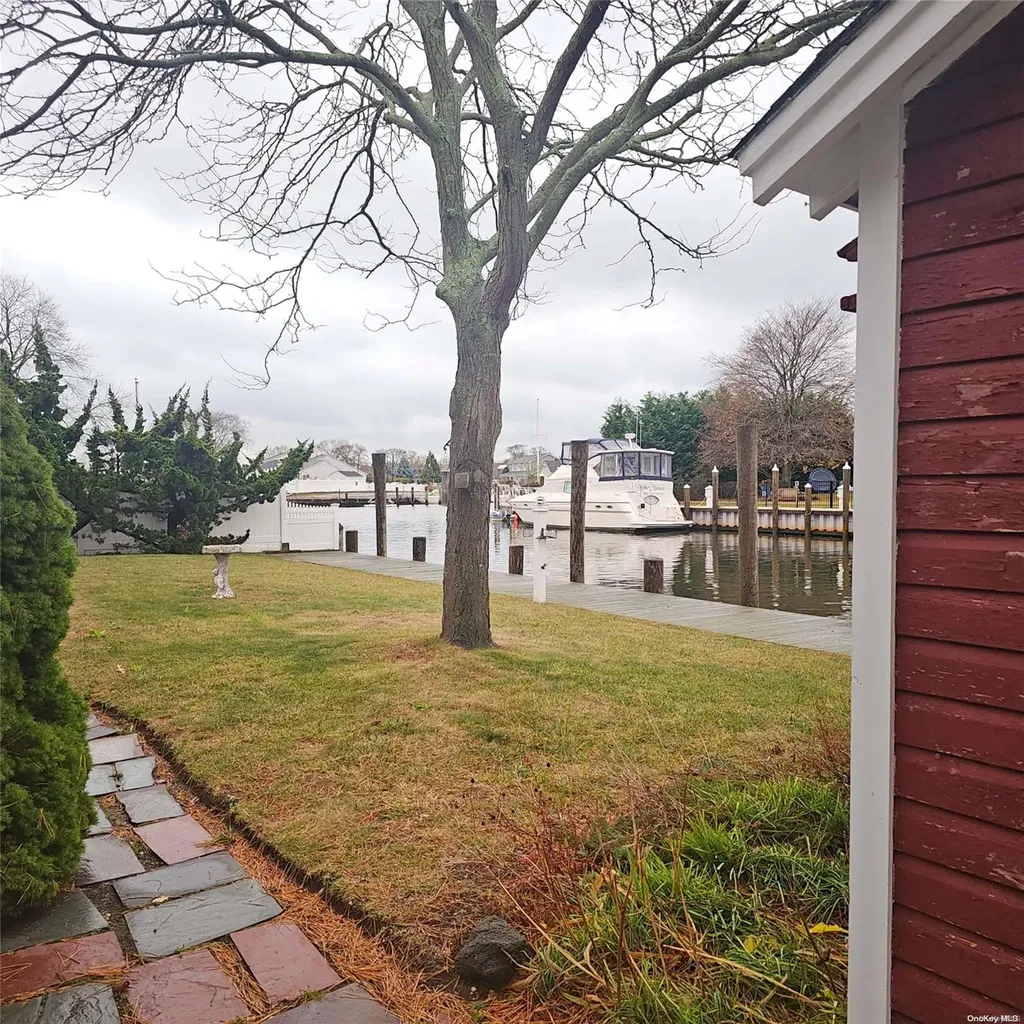124 Mayhew Avenue Babylon NY 11702