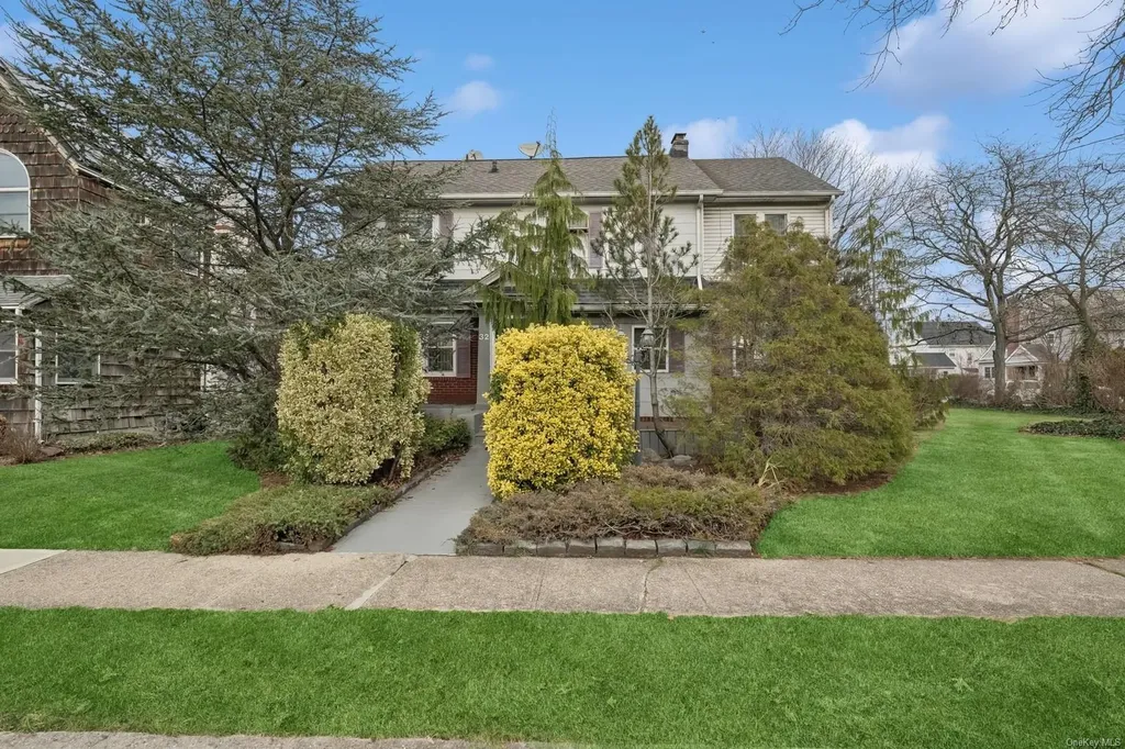 32 Harvard Avenue Hewlett NY 11557