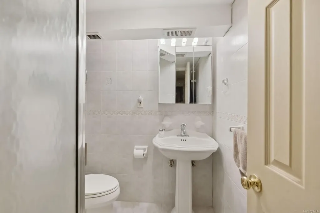 32 Harvard Avenue Hewlett NY 11557