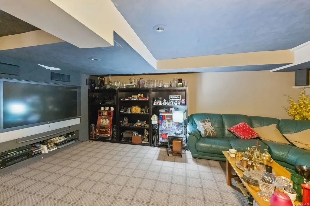 32 Harvard Avenue Hewlett NY 11557