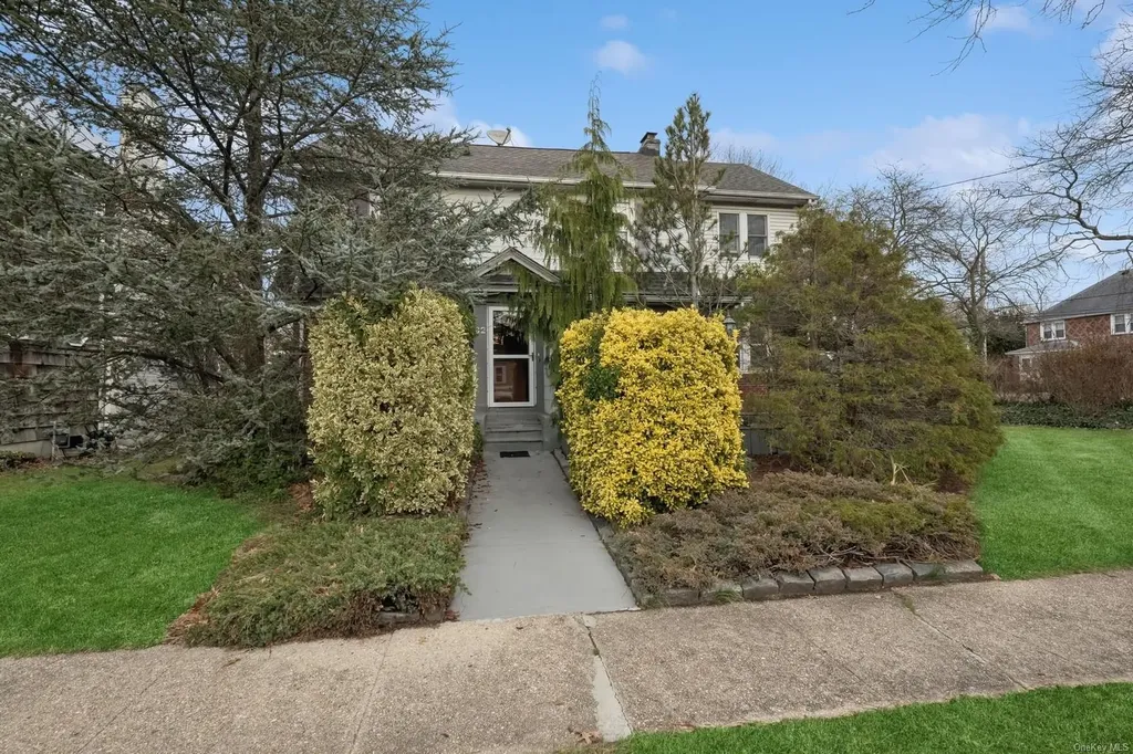 32 Harvard Avenue Hewlett NY 11557