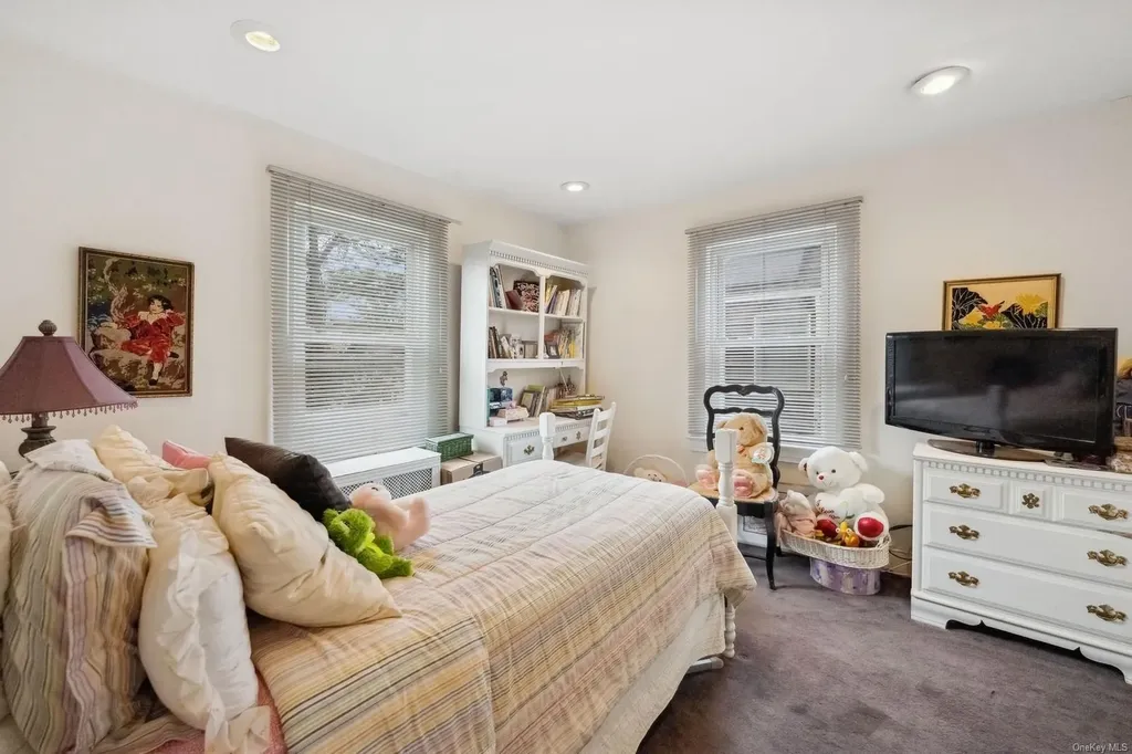 32 Harvard Avenue Hewlett NY 11557