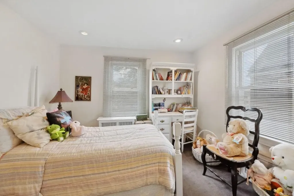 32 Harvard Avenue Hewlett NY 11557