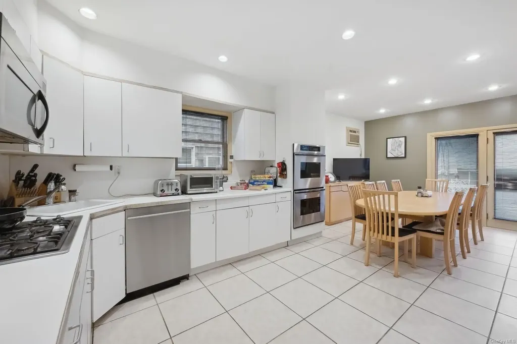32 Harvard Avenue Hewlett NY 11557