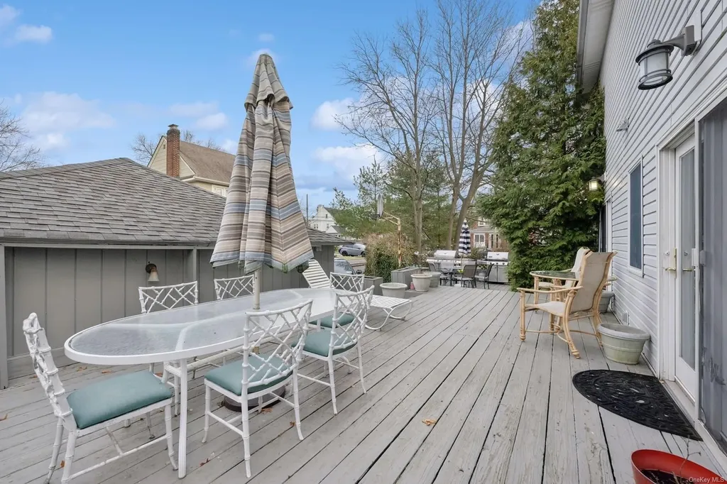 32 Harvard Avenue Hewlett NY 11557