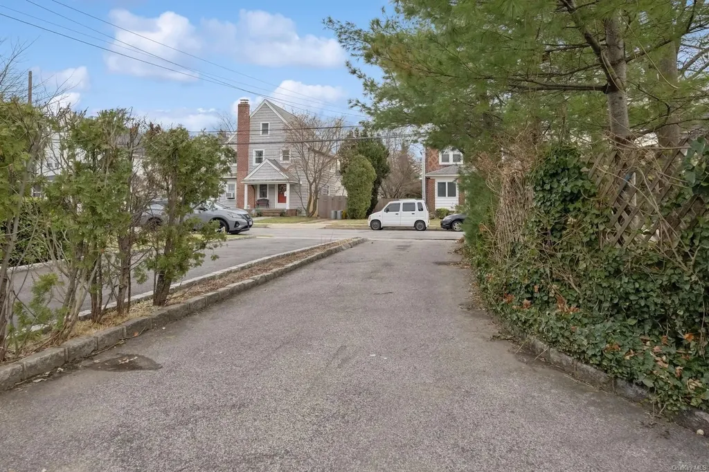 32 Harvard Avenue Hewlett NY 11557