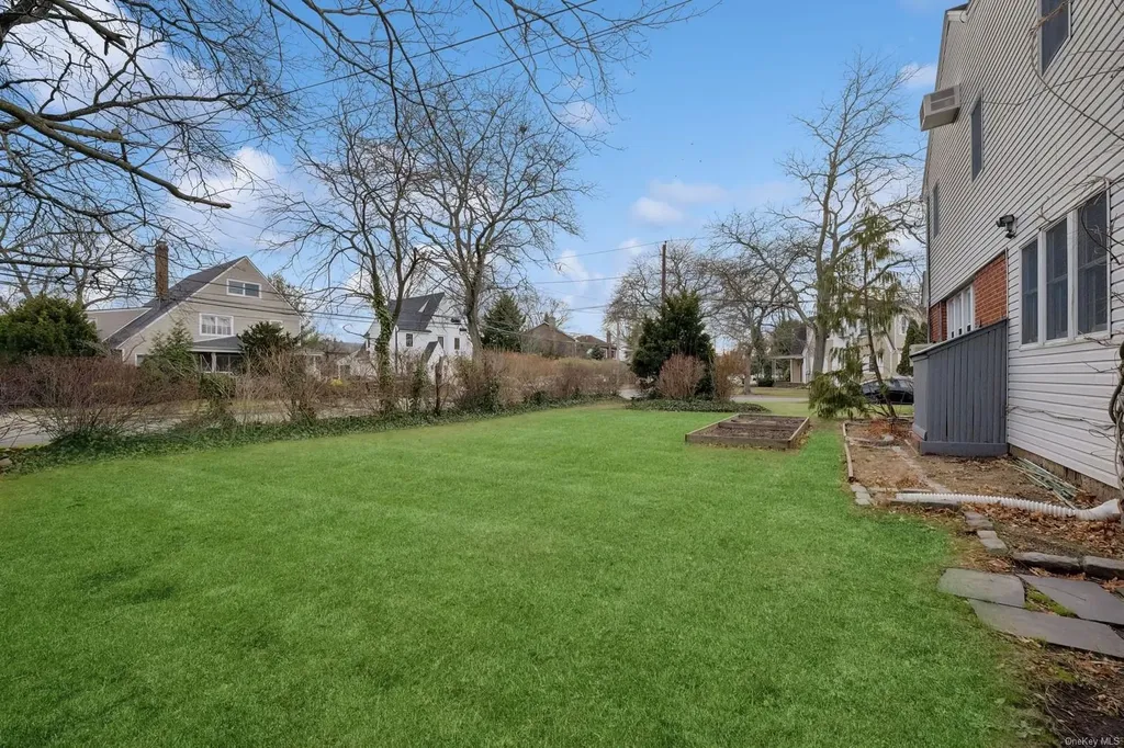 32 Harvard Avenue Hewlett NY 11557