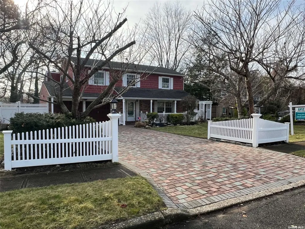 18 Roy Drive Nesconset NY 11767