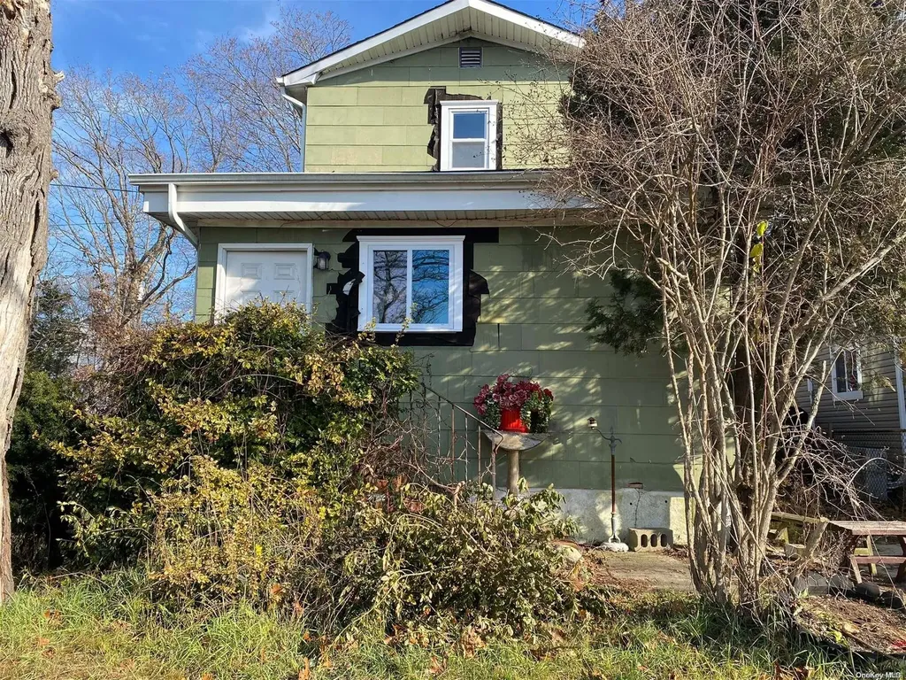 17 Highview Drive Selden NY 11784