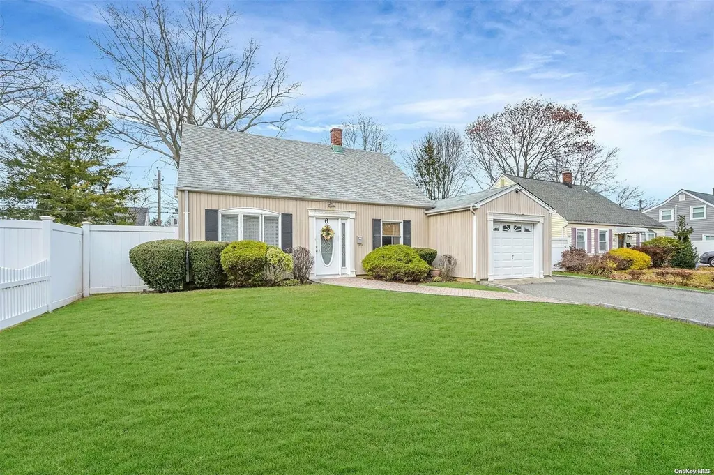 6 Primrose Lane Levittown NY 11756