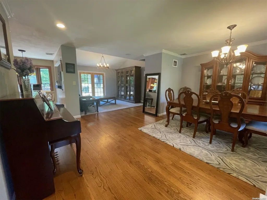 710 Meadow Road Smithtown NY 11787