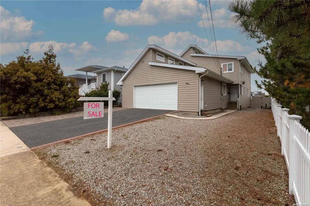 289 Westside Avenue Freeport NY 11520