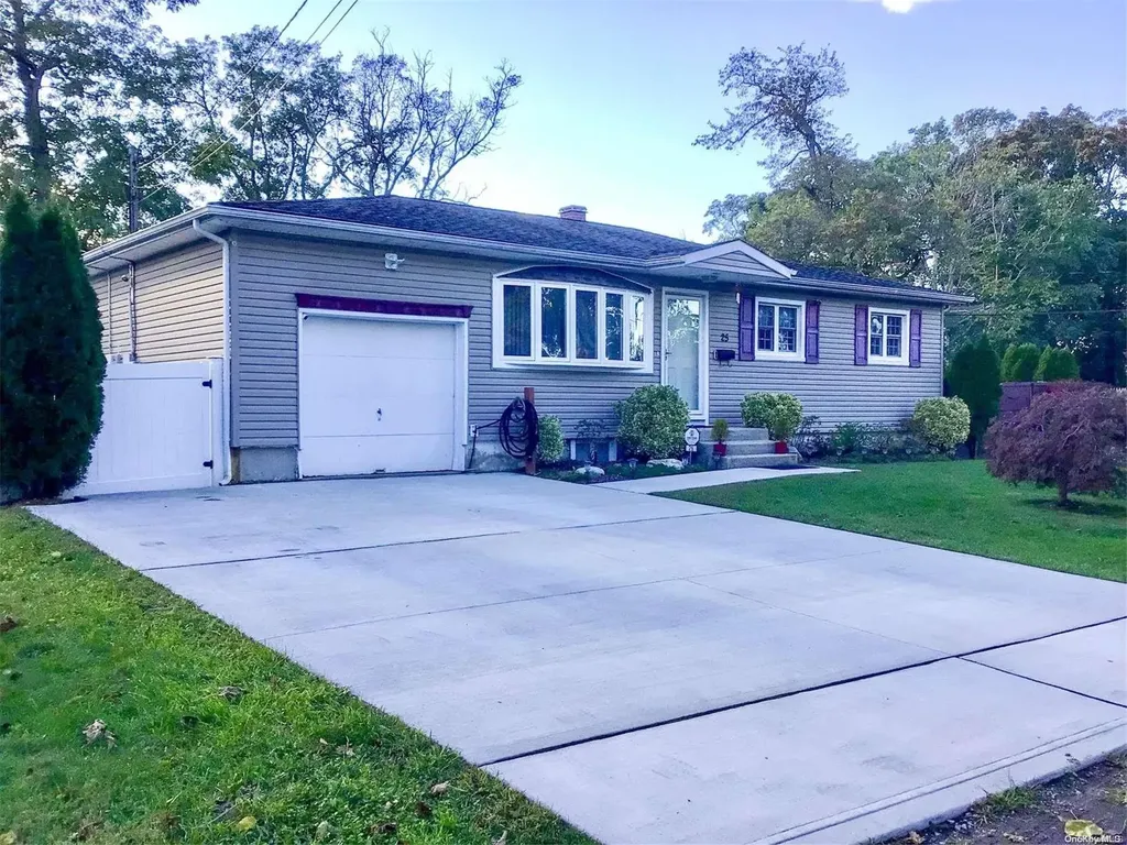 25 Rossmore Avenue Central Islip NY 11722