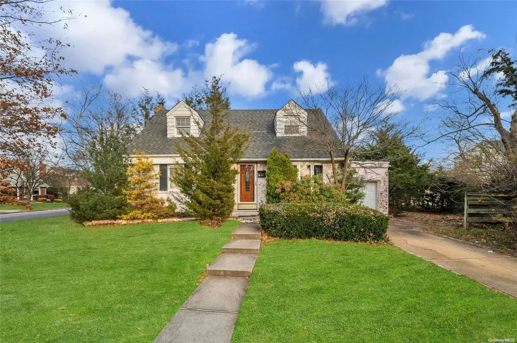 488 Latham Road Mineola NY 11501