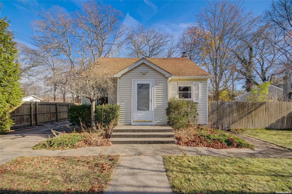 71 Whittier Drive Mastic Beach NY 11951