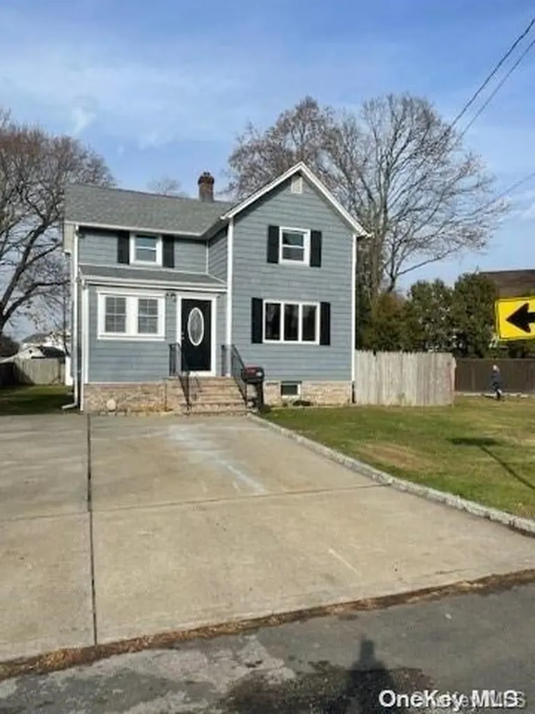 25 Bruce Street West Babylon NY 11704