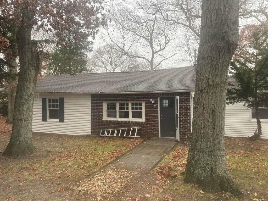14 Willow Street Centereach NY 11720