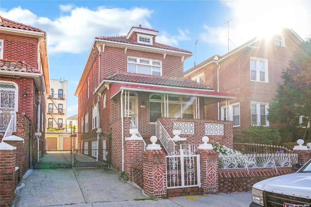 211 E 53rd Street Brooklyn NY 11203