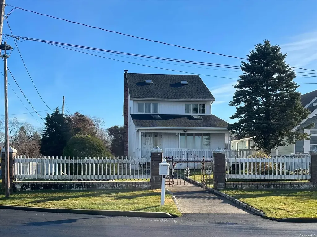 5 Grandview Drive Shirley NY 11967