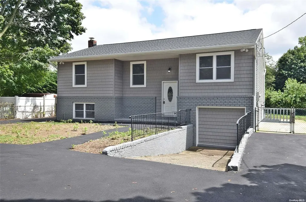 1671 N Gardiner Drive Bay Shore NY 11706