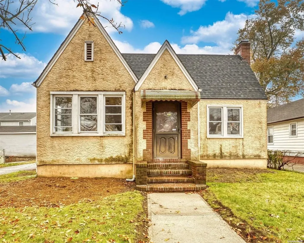 28 Taylor Place Hempstead NY 11550