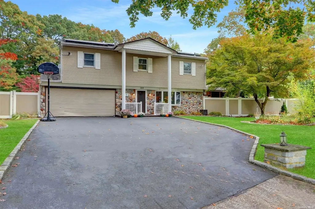 103 Woodview Lane Centereach NY 11720